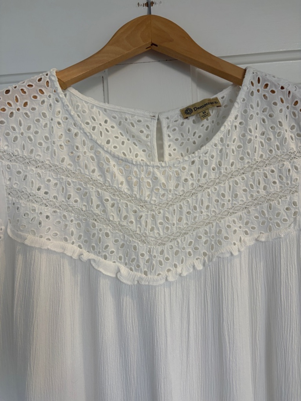 Democracy White Eyelet Yoke Cap Sleeve Top Size Medium - Picture 3 of 6